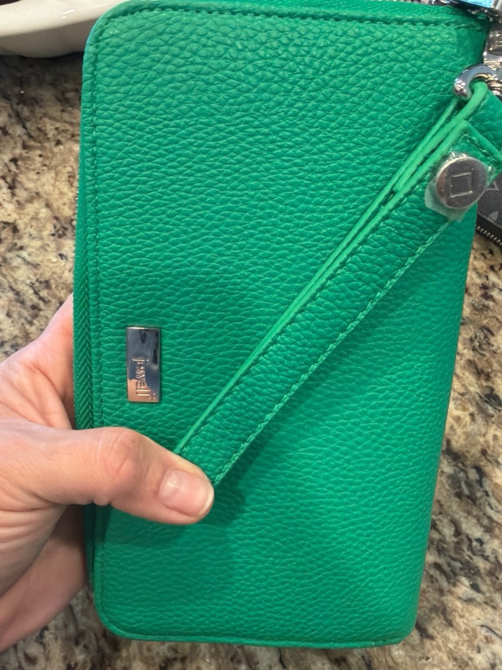 Thirty-One Jewell pebbled leather wristlet in vibrant green